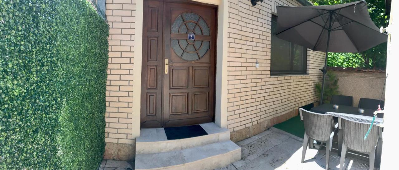 Home Base Apartments سكوبجي المظهر الخارجي الصورة